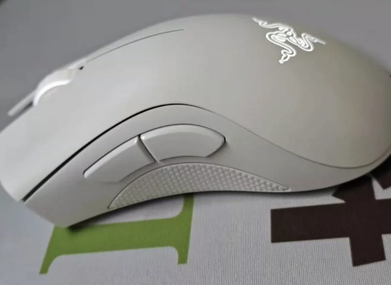 全新雷蛇鼠标，Razr雷蛇炼狱蝰蛇标准版，电竞办公两用神器！  全新未拆封，标价即卖价，包邮到家！库存有限，先到先得～  进口芯片，磨砂质感，精准定位，自定义按